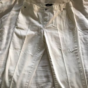 Context White Capris